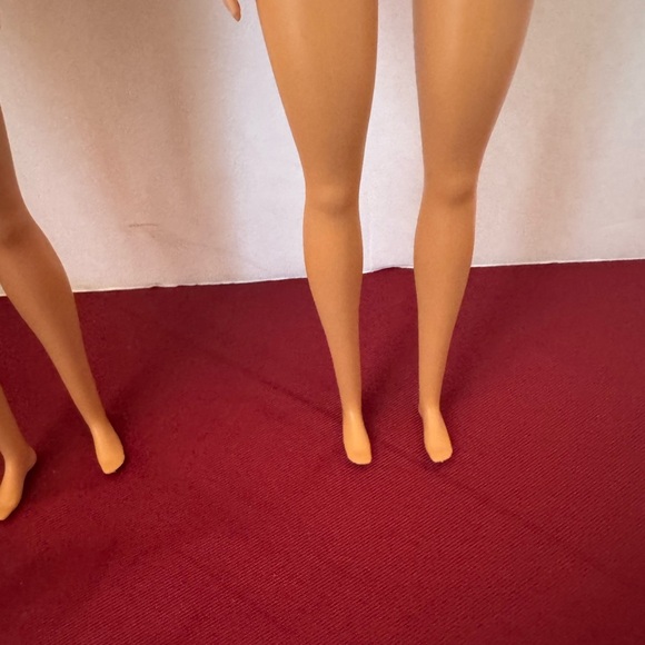 Lot of 2 Barbie dolls w Painted On Swimsuits  - Swimming Pool, Beach, Bath Toys - Picture 5 of 10